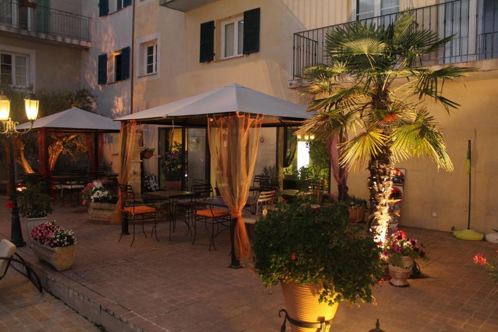 The Originals City, Hotel Le Village Provencal, Aix-En-Provence Nord Pertuis Exteriör bild